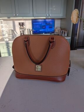 ABSOLUTELY NEVER USED BRAND NEW DOONEY AND BOURKE HANDBAG